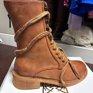 Women's Tan Lace-Up Leather Combat Boots